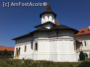 [P12] Biserica din spate » foto by AZE
 - 
<span class="allrVoted glyphicon glyphicon-heart hidden" id="av1116296"></span>
<a class="m-l-10 hidden" id="sv1116296" onclick="voting_Foto_DelVot(,1116296,4842)" role="button">șterge vot <span class="glyphicon glyphicon-remove"></span></a>
<a id="v91116296" class=" c-red"  onclick="voting_Foto_SetVot(1116296)" role="button"><span class="glyphicon glyphicon-heart-empty"></span> <b>LIKE</b> = Votează poza</a> <img class="hidden"  id="f1116296W9" src="/imagini/loader.gif" border="0" /><span class="AjErrMes hidden" id="e1116296ErM"></span>