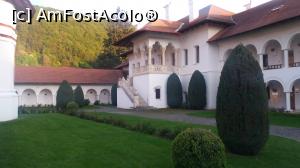 [P18] Mânăstirea Brâncoveanu - curtea interioară » foto by costy69*
 - 
<span class="allrVoted glyphicon glyphicon-heart hidden" id="av747618"></span>
<a class="m-l-10 hidden" id="sv747618" onclick="voting_Foto_DelVot(,747618,4842)" role="button">șterge vot <span class="glyphicon glyphicon-remove"></span></a>
<a id="v9747618" class=" c-red"  onclick="voting_Foto_SetVot(747618)" role="button"><span class="glyphicon glyphicon-heart-empty"></span> <b>LIKE</b> = Votează poza</a> <img class="hidden"  id="f747618W9" src="/imagini/loader.gif" border="0" /><span class="AjErrMes hidden" id="e747618ErM"></span>