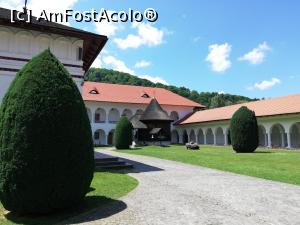 [P12] <strong>Mănăstirea Br&acirc;ncoveanu [S&acirc;mbăta de Sus]</strong> » foto by ⭐ValentinB_88⭐
 - 
<span class="allrVoted glyphicon glyphicon-heart hidden" id="av1235916"></span>
<a class="m-l-10 hidden" id="sv1235916" onclick="voting_Foto_DelVot(,1235916,4842)" role="button">șterge vot <span class="glyphicon glyphicon-remove"></span></a>
<a id="v91235916" class=" c-red"  onclick="voting_Foto_SetVot(1235916)" role="button"><span class="glyphicon glyphicon-heart-empty"></span> <b>LIKE</b> = Votează poza</a> <img class="hidden"  id="f1235916W9" src="/imagini/loader.gif" border="0" /><span class="AjErrMes hidden" id="e1235916ErM"></span>