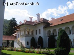 [P12] La biserica nouă se urcă pe o scară » foto by Michi
 - 
<span class="allrVoted glyphicon glyphicon-heart hidden" id="av1142857"></span>
<a class="m-l-10 hidden" id="sv1142857" onclick="voting_Foto_DelVot(,1142857,4842)" role="button">șterge vot <span class="glyphicon glyphicon-remove"></span></a>
<a id="v91142857" class=" c-red"  onclick="voting_Foto_SetVot(1142857)" role="button"><span class="glyphicon glyphicon-heart-empty"></span> <b>LIKE</b> = Votează poza</a> <img class="hidden"  id="f1142857W9" src="/imagini/loader.gif" border="0" /><span class="AjErrMes hidden" id="e1142857ErM"></span>