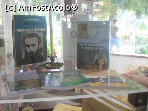 [P33] Magazin bisericesc » foto by Michi
 - 
<span class="allrVoted glyphicon glyphicon-heart hidden" id="av1142878"></span>
<a class="m-l-10 hidden" id="sv1142878" onclick="voting_Foto_DelVot(,1142878,4842)" role="button">șterge vot <span class="glyphicon glyphicon-remove"></span></a>
<a id="v91142878" class=" c-red"  onclick="voting_Foto_SetVot(1142878)" role="button"><span class="glyphicon glyphicon-heart-empty"></span> <b>LIKE</b> = Votează poza</a> <img class="hidden"  id="f1142878W9" src="/imagini/loader.gif" border="0" /><span class="AjErrMes hidden" id="e1142878ErM"></span>