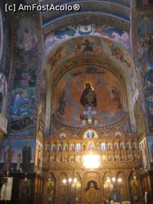 [P52] Fecioara Maria cu pruncul îmbrăcat în zeghe la biserica Elefterie Buc, pictură de Arsenie Boca » foto by Michi
 - 
<span class="allrVoted glyphicon glyphicon-heart hidden" id="av1142897"></span>
<a class="m-l-10 hidden" id="sv1142897" onclick="voting_Foto_DelVot(,1142897,4842)" role="button">șterge vot <span class="glyphicon glyphicon-remove"></span></a>
<a id="v91142897" class=" c-red"  onclick="voting_Foto_SetVot(1142897)" role="button"><span class="glyphicon glyphicon-heart-empty"></span> <b>LIKE</b> = Votează poza</a> <img class="hidden"  id="f1142897W9" src="/imagini/loader.gif" border="0" /><span class="AjErrMes hidden" id="e1142897ErM"></span>