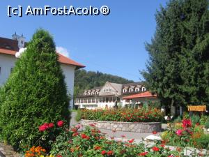 [P06] In curtea mănăstirii. În planul doi Academia Brâncoveanu » foto by Michi
 - 
<span class="allrVoted glyphicon glyphicon-heart hidden" id="av1142851"></span>
<a class="m-l-10 hidden" id="sv1142851" onclick="voting_Foto_DelVot(,1142851,4842)" role="button">șterge vot <span class="glyphicon glyphicon-remove"></span></a>
<a id="v91142851" class=" c-red"  onclick="voting_Foto_SetVot(1142851)" role="button"><span class="glyphicon glyphicon-heart-empty"></span> <b>LIKE</b> = Votează poza</a> <img class="hidden"  id="f1142851W9" src="/imagini/loader.gif" border="0" /><span class="AjErrMes hidden" id="e1142851ErM"></span>