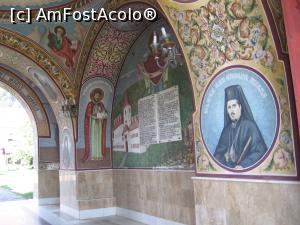 [P08] Intrarea prin gangul clopotniţei » foto by Michi
 - 
<span class="allrVoted glyphicon glyphicon-heart hidden" id="av1142853"></span>
<a class="m-l-10 hidden" id="sv1142853" onclick="voting_Foto_DelVot(,1142853,4842)" role="button">șterge vot <span class="glyphicon glyphicon-remove"></span></a>
<a id="v91142853" class=" c-red"  onclick="voting_Foto_SetVot(1142853)" role="button"><span class="glyphicon glyphicon-heart-empty"></span> <b>LIKE</b> = Votează poza</a> <img class="hidden"  id="f1142853W9" src="/imagini/loader.gif" border="0" /><span class="AjErrMes hidden" id="e1142853ErM"></span>