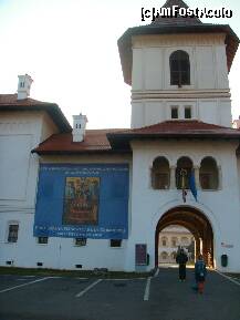 [P03] imagine din curtea manastirii Bancoveanu. » foto by sandu.53
 - 
<span class="allrVoted glyphicon glyphicon-heart hidden" id="av284813"></span>
<a class="m-l-10 hidden" id="sv284813" onclick="voting_Foto_DelVot(,284813,4842)" role="button">șterge vot <span class="glyphicon glyphicon-remove"></span></a>
<a id="v9284813" class=" c-red"  onclick="voting_Foto_SetVot(284813)" role="button"><span class="glyphicon glyphicon-heart-empty"></span> <b>LIKE</b> = Votează poza</a> <img class="hidden"  id="f284813W9" src="/imagini/loader.gif" border="0" /><span class="AjErrMes hidden" id="e284813ErM"></span>