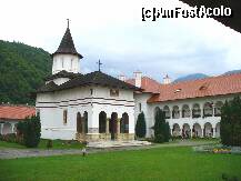 [P15] Sambata de Sus - Biserica Manastirii Brancoveanu si chiliile » foto by ascent
 - 
<span class="allrVoted glyphicon glyphicon-heart hidden" id="av174097"></span>
<a class="m-l-10 hidden" id="sv174097" onclick="voting_Foto_DelVot(,174097,4842)" role="button">șterge vot <span class="glyphicon glyphicon-remove"></span></a>
<a id="v9174097" class=" c-red"  onclick="voting_Foto_SetVot(174097)" role="button"><span class="glyphicon glyphicon-heart-empty"></span> <b>LIKE</b> = Votează poza</a> <img class="hidden"  id="f174097W9" src="/imagini/loader.gif" border="0" /><span class="AjErrMes hidden" id="e174097ErM"></span>