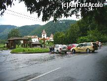 [P02] Sambata de Sus - aleea care duce spre intrarea in Manastirea Brancoveanu » foto by ascent
 - 
<span class="allrVoted glyphicon glyphicon-heart hidden" id="av174084"></span>
<a class="m-l-10 hidden" id="sv174084" onclick="voting_Foto_DelVot(,174084,4842)" role="button">șterge vot <span class="glyphicon glyphicon-remove"></span></a>
<a id="v9174084" class=" c-red"  onclick="voting_Foto_SetVot(174084)" role="button"><span class="glyphicon glyphicon-heart-empty"></span> <b>LIKE</b> = Votează poza</a> <img class="hidden"  id="f174084W9" src="/imagini/loader.gif" border="0" /><span class="AjErrMes hidden" id="e174084ErM"></span>