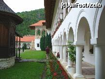 [P09] Sambata de Sus - o parte din curtea Manastirii Brancoveanu » foto by ascent
 - 
<span class="allrVoted glyphicon glyphicon-heart hidden" id="av174091"></span>
<a class="m-l-10 hidden" id="sv174091" onclick="voting_Foto_DelVot(,174091,4842)" role="button">șterge vot <span class="glyphicon glyphicon-remove"></span></a>
<a id="v9174091" class=" c-red"  onclick="voting_Foto_SetVot(174091)" role="button"><span class="glyphicon glyphicon-heart-empty"></span> <b>LIKE</b> = Votează poza</a> <img class="hidden"  id="f174091W9" src="/imagini/loader.gif" border="0" /><span class="AjErrMes hidden" id="e174091ErM"></span>