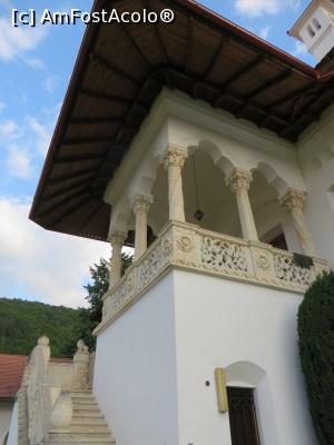 [P12] Foişor în stil brâncovenesc - Sâmbăta de Sus.  » foto by tata123 🔱
 - 
<span class="allrVoted glyphicon glyphicon-heart hidden" id="av757447"></span>
<a class="m-l-10 hidden" id="sv757447" onclick="voting_Foto_DelVot(,757447,4842)" role="button">șterge vot <span class="glyphicon glyphicon-remove"></span></a>
<a id="v9757447" class=" c-red"  onclick="voting_Foto_SetVot(757447)" role="button"><span class="glyphicon glyphicon-heart-empty"></span> <b>LIKE</b> = Votează poza</a> <img class="hidden"  id="f757447W9" src="/imagini/loader.gif" border="0" /><span class="AjErrMes hidden" id="e757447ErM"></span>