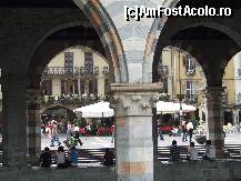[P10] Piata domului vazuta de sub arcadele palatului Broletto » foto by argemi*
 - 
<span class="allrVoted glyphicon glyphicon-heart hidden" id="av296004"></span>
<a class="m-l-10 hidden" id="sv296004" onclick="voting_Foto_DelVot(,296004,4848)" role="button">șterge vot <span class="glyphicon glyphicon-remove"></span></a>
<a id="v9296004" class=" c-red"  onclick="voting_Foto_SetVot(296004)" role="button"><span class="glyphicon glyphicon-heart-empty"></span> <b>LIKE</b> = Votează poza</a> <img class="hidden"  id="f296004W9" src="/imagini/loader.gif" border="0" /><span class="AjErrMes hidden" id="e296004ErM"></span>