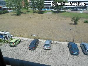[P06] Vedere din partea laterala a camerei, catre parcarea cu plata. Parcarea era chiar bine pazita » foto by mihaiu77
 - 
<span class="allrVoted glyphicon glyphicon-heart hidden" id="av458496"></span>
<a class="m-l-10 hidden" id="sv458496" onclick="voting_Foto_DelVot(,458496,4850)" role="button">șterge vot <span class="glyphicon glyphicon-remove"></span></a>
<a id="v9458496" class=" c-red"  onclick="voting_Foto_SetVot(458496)" role="button"><span class="glyphicon glyphicon-heart-empty"></span> <b>LIKE</b> = Votează poza</a> <img class="hidden"  id="f458496W9" src="/imagini/loader.gif" border="0" /><span class="AjErrMes hidden" id="e458496ErM"></span>