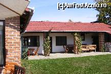 [P02] Una din cele cateva terase ale pensiunii... » foto by buburuzica
 - 
<span class="allrVoted glyphicon glyphicon-heart hidden" id="av46767"></span>
<a class="m-l-10 hidden" id="sv46767" onclick="voting_Foto_DelVot(,46767,4853)" role="button">șterge vot <span class="glyphicon glyphicon-remove"></span></a>
<a id="v946767" class=" c-red"  onclick="voting_Foto_SetVot(46767)" role="button"><span class="glyphicon glyphicon-heart-empty"></span> <b>LIKE</b> = Votează poza</a> <img class="hidden"  id="f46767W9" src="/imagini/loader.gif" border="0" /><span class="AjErrMes hidden" id="e46767ErM"></span>