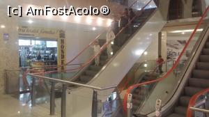 [P19] Nepoata si mamaie... la mall Ramnicu Valcea.  » foto by maria55 †
 - 
<span class="allrVoted glyphicon glyphicon-heart hidden" id="av729174"></span>
<a class="m-l-10 hidden" id="sv729174" onclick="voting_Foto_DelVot(,729174,4859)" role="button">șterge vot <span class="glyphicon glyphicon-remove"></span></a>
<a id="v9729174" class=" c-red"  onclick="voting_Foto_SetVot(729174)" role="button"><span class="glyphicon glyphicon-heart-empty"></span> <b>LIKE</b> = Votează poza</a> <img class="hidden"  id="f729174W9" src="/imagini/loader.gif" border="0" /><span class="AjErrMes hidden" id="e729174ErM"></span>