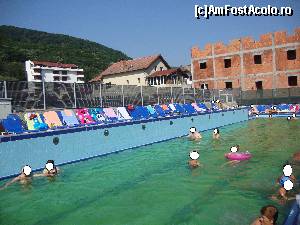 [P11] 1. Ștrandul Cozia AquaPark - altă piscină neacoperită. Adâncimea maximă era de 1,40 metri, iar apa era caldă, caldă. Aproape că nu ne mai venea să ieșim afară! » foto by Floryn81
 - 
<span class="allrVoted glyphicon glyphicon-heart hidden" id="av680468"></span>
<a class="m-l-10 hidden" id="sv680468" onclick="voting_Foto_DelVot(,680468,4859)" role="button">șterge vot <span class="glyphicon glyphicon-remove"></span></a>
<a id="v9680468" class=" c-red"  onclick="voting_Foto_SetVot(680468)" role="button"><span class="glyphicon glyphicon-heart-empty"></span> <b>LIKE</b> = Votează poza</a> <img class="hidden"  id="f680468W9" src="/imagini/loader.gif" border="0" /><span class="AjErrMes hidden" id="e680468ErM"></span>