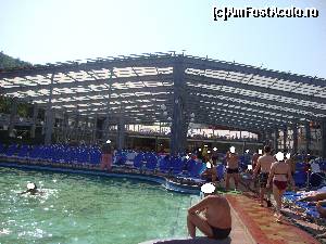 [P14] 1. Ștrandul Cozia AquaPark - Privim spre zona acoperită a ștrandului.  » foto by Floryn81
 - 
<span class="allrVoted glyphicon glyphicon-heart hidden" id="av680471"></span>
<a class="m-l-10 hidden" id="sv680471" onclick="voting_Foto_DelVot(,680471,4859)" role="button">șterge vot <span class="glyphicon glyphicon-remove"></span></a>
<a id="v9680471" class=" c-red"  onclick="voting_Foto_SetVot(680471)" role="button"><span class="glyphicon glyphicon-heart-empty"></span> <b>LIKE</b> = Votează poza</a> <img class="hidden"  id="f680471W9" src="/imagini/loader.gif" border="0" /><span class="AjErrMes hidden" id="e680471ErM"></span>