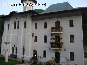 [P18] Biserica nouă a lăcașului de cult cu hramul ”Schimbarea la față”, ctitorită în perioada 1897 – 1901 cu sprijinul episcopului Gherasim Timus. Clădirea este diferită de altele d. p. d. v. al construcției.  » foto by Floryn81
 - 
<span class="allrVoted glyphicon glyphicon-heart hidden" id="av719546"></span>
<a class="m-l-10 hidden" id="sv719546" onclick="voting_Foto_DelVot(,719546,4859)" role="button">șterge vot <span class="glyphicon glyphicon-remove"></span></a>
<a id="v9719546" class=" c-red"  onclick="voting_Foto_SetVot(719546)" role="button"><span class="glyphicon glyphicon-heart-empty"></span> <b>LIKE</b> = Votează poza</a> <img class="hidden"  id="f719546W9" src="/imagini/loader.gif" border="0" /><span class="AjErrMes hidden" id="e719546ErM"></span>