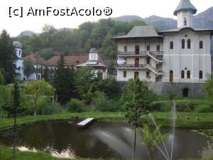 [P23] Am încheiat vizita la Mănăstirea Turnu admirând peștii cu chef de joacă din heleșteul lăcașului de cult.  » foto by Floryn81
 - 
<span class="allrVoted glyphicon glyphicon-heart hidden" id="av719552"></span>
<a class="m-l-10 hidden" id="sv719552" onclick="voting_Foto_DelVot(,719552,4859)" role="button">șterge vot <span class="glyphicon glyphicon-remove"></span></a>
<a id="v9719552" class=" c-red"  onclick="voting_Foto_SetVot(719552)" role="button"><span class="glyphicon glyphicon-heart-empty"></span> <b>LIKE</b> = Votează poza</a> <img class="hidden"  id="f719552W9" src="/imagini/loader.gif" border="0" /><span class="AjErrMes hidden" id="e719552ErM"></span>