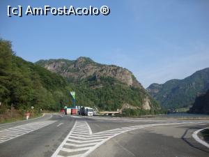[P27] La această intersecție mergem spre dreapta și traversăm barajul peste Olt al hidrocentralei de la Turnu.  » foto by Floryn81
 - 
<span class="allrVoted glyphicon glyphicon-heart hidden" id="av719561"></span>
<a class="m-l-10 hidden" id="sv719561" onclick="voting_Foto_DelVot(,719561,4859)" role="button">șterge vot <span class="glyphicon glyphicon-remove"></span></a>
<a id="v9719561" class=" c-red"  onclick="voting_Foto_SetVot(719561)" role="button"><span class="glyphicon glyphicon-heart-empty"></span> <b>LIKE</b> = Votează poza</a> <img class="hidden"  id="f719561W9" src="/imagini/loader.gif" border="0" /><span class="AjErrMes hidden" id="e719561ErM"></span>