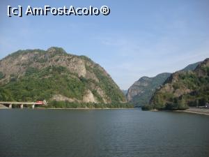 [P42] 3. În partea stângă a imaginii, dincolo de viaductul Valea Poștei, se află ultimul obiectiv pe care îl voi prezenta în acest articol: Schitul Sfântul Ioan sau Schitul Cozia Veche. Să mergem acolo! » foto by Floryn81
 - 
<span class="allrVoted glyphicon glyphicon-heart hidden" id="av719576"></span>
<a class="m-l-10 hidden" id="sv719576" onclick="voting_Foto_DelVot(,719576,4859)" role="button">șterge vot <span class="glyphicon glyphicon-remove"></span></a>
<a id="v9719576" class=" c-red"  onclick="voting_Foto_SetVot(719576)" role="button"><span class="glyphicon glyphicon-heart-empty"></span> <b>LIKE</b> = Votează poza</a> <img class="hidden"  id="f719576W9" src="/imagini/loader.gif" border="0" /><span class="AjErrMes hidden" id="e719576ErM"></span>