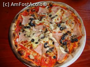 [P12] Ce am mâncat la Terasa DADA? Păi, pizza Capriciosa (16 lei)! Stropită cu suc şi bere! » foto by Floryn81
 - 
<span class="allrVoted glyphicon glyphicon-heart hidden" id="av879887"></span>
<a class="m-l-10 hidden" id="sv879887" onclick="voting_Foto_DelVot(,879887,4859)" role="button">șterge vot <span class="glyphicon glyphicon-remove"></span></a>
<a id="v9879887" class=" c-red"  onclick="voting_Foto_SetVot(879887)" role="button"><span class="glyphicon glyphicon-heart-empty"></span> <b>LIKE</b> = Votează poza</a> <img class="hidden"  id="f879887W9" src="/imagini/loader.gif" border="0" /><span class="AjErrMes hidden" id="e879887ErM"></span>