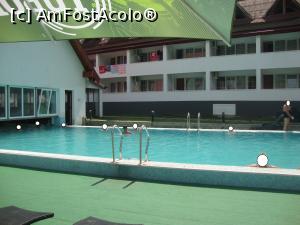 [P04] Piscina de la Motelul Cozia - partea aflată în exterior. Piscina este excelentă pentru a exersa înotul. În fundal se află spaţiile de cazare ale acestui motel.  » foto by Floryn81
 - 
<span class="allrVoted glyphicon glyphicon-heart hidden" id="av879874"></span>
<a class="m-l-10 hidden" id="sv879874" onclick="voting_Foto_DelVot(,879874,4859)" role="button">șterge vot <span class="glyphicon glyphicon-remove"></span></a>
<a id="v9879874" class=" c-red"  onclick="voting_Foto_SetVot(879874)" role="button"><span class="glyphicon glyphicon-heart-empty"></span> <b>LIKE</b> = Votează poza</a> <img class="hidden"  id="f879874W9" src="/imagini/loader.gif" border="0" /><span class="AjErrMes hidden" id="e879874ErM"></span>
