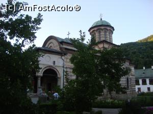 [P06] Frumoasa biserică de la Mănăstirea Cozia - vedere din lateral.  » foto by Floryn81
 - 
<span class="allrVoted glyphicon glyphicon-heart hidden" id="av879877"></span>
<a class="m-l-10 hidden" id="sv879877" onclick="voting_Foto_DelVot(,879877,4859)" role="button">șterge vot <span class="glyphicon glyphicon-remove"></span></a>
<a id="v9879877" class=" c-red"  onclick="voting_Foto_SetVot(879877)" role="button"><span class="glyphicon glyphicon-heart-empty"></span> <b>LIKE</b> = Votează poza</a> <img class="hidden"  id="f879877W9" src="/imagini/loader.gif" border="0" /><span class="AjErrMes hidden" id="e879877ErM"></span>