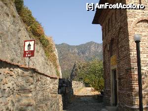 [P30] schitul Sfantul Ioan de la iesirea din Caciulata un loc unde te poti ruga in liniste » foto by veteranu
 - 
<span class="allrVoted glyphicon glyphicon-heart hidden" id="av438471"></span>
<a class="m-l-10 hidden" id="sv438471" onclick="voting_Foto_DelVot(,438471,4859)" role="button">șterge vot <span class="glyphicon glyphicon-remove"></span></a>
<a id="v9438471" class=" c-red"  onclick="voting_Foto_SetVot(438471)" role="button"><span class="glyphicon glyphicon-heart-empty"></span> <b>LIKE</b> = Votează poza</a> <img class="hidden"  id="f438471W9" src="/imagini/loader.gif" border="0" /><span class="AjErrMes hidden" id="e438471ErM"></span>