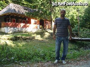[P56] cabana Valea Marului este situata pe drumul forestier dintre Pausa si Manastirea Stanisoara (din pacate este inchisa)  » foto by veteranu
 - 
<span class="allrVoted glyphicon glyphicon-heart hidden" id="av438527"></span>
<a class="m-l-10 hidden" id="sv438527" onclick="voting_Foto_DelVot(,438527,4859)" role="button">șterge vot <span class="glyphicon glyphicon-remove"></span></a>
<a id="v9438527" class=" c-red"  onclick="voting_Foto_SetVot(438527)" role="button"><span class="glyphicon glyphicon-heart-empty"></span> <b>LIKE</b> = Votează poza</a> <img class="hidden"  id="f438527W9" src="/imagini/loader.gif" border="0" /><span class="AjErrMes hidden" id="e438527ErM"></span>