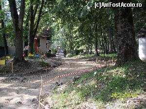 [P26] Lucrări de amenajare în micul părculeț de la izvoarele 1 și 2.  » foto by puiutea
 - 
<span class="allrVoted glyphicon glyphicon-heart hidden" id="av676226"></span>
<a class="m-l-10 hidden" id="sv676226" onclick="voting_Foto_DelVot(,676226,4859)" role="button">șterge vot <span class="glyphicon glyphicon-remove"></span></a>
<a id="v9676226" class=" c-red"  onclick="voting_Foto_SetVot(676226)" role="button"><span class="glyphicon glyphicon-heart-empty"></span> <b>LIKE</b> = Votează poza</a> <img class="hidden"  id="f676226W9" src="/imagini/loader.gif" border="0" /><span class="AjErrMes hidden" id="e676226ErM"></span>
