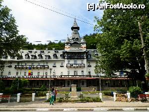 [P19] Hotel Central Calimanesti » foto by cristisch2003
 - 
<span class="allrVoted glyphicon glyphicon-heart hidden" id="av421723"></span>
<a class="m-l-10 hidden" id="sv421723" onclick="voting_Foto_DelVot(,421723,4859)" role="button">șterge vot <span class="glyphicon glyphicon-remove"></span></a>
<a id="v9421723" class=" c-red"  onclick="voting_Foto_SetVot(421723)" role="button"><span class="glyphicon glyphicon-heart-empty"></span> <b>LIKE</b> = Votează poza</a> <img class="hidden"  id="f421723W9" src="/imagini/loader.gif" border="0" /><span class="AjErrMes hidden" id="e421723ErM"></span>