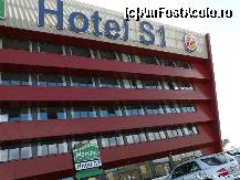 [P10] hotelul si restaurantul la parter » foto by dannek
 - 
<span class="allrVoted glyphicon glyphicon-heart hidden" id="av162506"></span>
<a class="m-l-10 hidden" id="sv162506" onclick="voting_Foto_DelVot(,162506,4865)" role="button">șterge vot <span class="glyphicon glyphicon-remove"></span></a>
<a id="v9162506" class=" c-red"  onclick="voting_Foto_SetVot(162506)" role="button"><span class="glyphicon glyphicon-heart-empty"></span> <b>LIKE</b> = Votează poza</a> <img class="hidden"  id="f162506W9" src="/imagini/loader.gif" border="0" /><span class="AjErrMes hidden" id="e162506ErM"></span>