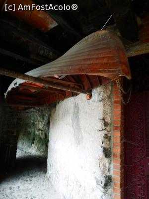 [P39] Orrido di Nesso; o barcă agățată de tavanul „tunelului”, pe care tot la întoarcere am remarcat-o » foto by crismis
 - 
<span class="allrVoted glyphicon glyphicon-heart hidden" id="av1309253"></span>
<a class="m-l-10 hidden" id="sv1309253" onclick="voting_Foto_DelVot(,1309253,4871)" role="button">șterge vot <span class="glyphicon glyphicon-remove"></span></a>
<a id="v91309253" class=" c-red"  onclick="voting_Foto_SetVot(1309253)" role="button"><span class="glyphicon glyphicon-heart-empty"></span> <b>LIKE</b> = Votează poza</a> <img class="hidden"  id="f1309253W9" src="/imagini/loader.gif" border="0" /><span class="AjErrMes hidden" id="e1309253ErM"></span>
