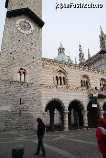 [P08] Como, Palatul Broletto, fosta Primărie » foto by unq
 - 
<span class="allrVoted glyphicon glyphicon-heart hidden" id="av471760"></span>
<a class="m-l-10 hidden" id="sv471760" onclick="voting_Foto_DelVot(,471760,4871)" role="button">șterge vot <span class="glyphicon glyphicon-remove"></span></a>
<a id="v9471760" class=" c-red"  onclick="voting_Foto_SetVot(471760)" role="button"><span class="glyphicon glyphicon-heart-empty"></span> <b>LIKE</b> = Votează poza</a> <img class="hidden"  id="f471760W9" src="/imagini/loader.gif" border="0" /><span class="AjErrMes hidden" id="e471760ErM"></span>