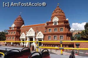 [P05] Intrarea la Siam Park vazută din autobuzul etajat care circulă gratuit pe insulă » foto by micos
 - 
<span class="allrVoted glyphicon glyphicon-heart hidden" id="av1065733"></span>
<a class="m-l-10 hidden" id="sv1065733" onclick="voting_Foto_DelVot(,1065733,4873)" role="button">șterge vot <span class="glyphicon glyphicon-remove"></span></a>
<a id="v91065733" class=" c-red"  onclick="voting_Foto_SetVot(1065733)" role="button"><span class="glyphicon glyphicon-heart-empty"></span> <b>LIKE</b> = Votează poza</a> <img class="hidden"  id="f1065733W9" src="/imagini/loader.gif" border="0" /><span class="AjErrMes hidden" id="e1065733ErM"></span>