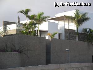 [P42] proprietati private in Costa Adeje, foarte frumoase, toate casele erau albe, strajuite de palmieri si ziduri » foto by dianabzs
 - 
<span class="allrVoted glyphicon glyphicon-heart hidden" id="av421161"></span>
<a class="m-l-10 hidden" id="sv421161" onclick="voting_Foto_DelVot(,421161,4873)" role="button">șterge vot <span class="glyphicon glyphicon-remove"></span></a>
<a id="v9421161" class=" c-red"  onclick="voting_Foto_SetVot(421161)" role="button"><span class="glyphicon glyphicon-heart-empty"></span> <b>LIKE</b> = Votează poza</a> <img class="hidden"  id="f421161W9" src="/imagini/loader.gif" border="0" /><span class="AjErrMes hidden" id="e421161ErM"></span>