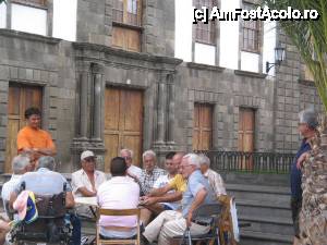 [P08] Garachico, localnici care socializeaza in piata centrala » foto by dianabzs
 - 
<span class="allrVoted glyphicon glyphicon-heart hidden" id="av421107"></span>
<a class="m-l-10 hidden" id="sv421107" onclick="voting_Foto_DelVot(,421107,4873)" role="button">șterge vot <span class="glyphicon glyphicon-remove"></span></a>
<a id="v9421107" class=" c-red"  onclick="voting_Foto_SetVot(421107)" role="button"><span class="glyphicon glyphicon-heart-empty"></span> <b>LIKE</b> = Votează poza</a> <img class="hidden"  id="f421107W9" src="/imagini/loader.gif" border="0" /><span class="AjErrMes hidden" id="e421107ErM"></span>