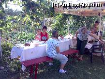 [P03] Masa din curte la umbra vitei de vie » foto by corinne
 - 
<span class="allrVoted glyphicon glyphicon-heart hidden" id="av47559"></span>
<a class="m-l-10 hidden" id="sv47559" onclick="voting_Foto_DelVot(,47559,4887)" role="button">șterge vot <span class="glyphicon glyphicon-remove"></span></a>
<a id="v947559" class=" c-red"  onclick="voting_Foto_SetVot(47559)" role="button"><span class="glyphicon glyphicon-heart-empty"></span> <b>LIKE</b> = Votează poza</a> <img class="hidden"  id="f47559W9" src="/imagini/loader.gif" border="0" /><span class="AjErrMes hidden" id="e47559ErM"></span>