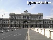 [P06] Corte Suprema di Cassazione, văzută de pe ponte Umberto I » foto by Costi
 - 
<span class="allrVoted glyphicon glyphicon-heart hidden" id="av52657"></span>
<a class="m-l-10 hidden" id="sv52657" onclick="voting_Foto_DelVot(,52657,4889)" role="button">șterge vot <span class="glyphicon glyphicon-remove"></span></a>
<a id="v952657" class=" c-red"  onclick="voting_Foto_SetVot(52657)" role="button"><span class="glyphicon glyphicon-heart-empty"></span> <b>LIKE</b> = Votează poza</a> <img class="hidden"  id="f52657W9" src="/imagini/loader.gif" border="0" /><span class="AjErrMes hidden" id="e52657ErM"></span>