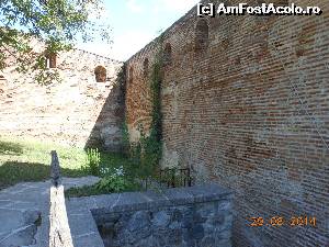 [P03] Strehaia - Palatul Craioveştilor, ziduri cu orificii pentru observaţie şi apărare.  » foto by iulianic
 - 
<span class="allrVoted glyphicon glyphicon-heart hidden" id="av554591"></span>
<a class="m-l-10 hidden" id="sv554591" onclick="voting_Foto_DelVot(,554591,4896)" role="button">șterge vot <span class="glyphicon glyphicon-remove"></span></a>
<a id="v9554591" class=" c-red"  onclick="voting_Foto_SetVot(554591)" role="button"><span class="glyphicon glyphicon-heart-empty"></span> <b>LIKE</b> = Votează poza</a> <img class="hidden"  id="f554591W9" src="/imagini/loader.gif" border="0" /><span class="AjErrMes hidden" id="e554591ErM"></span>