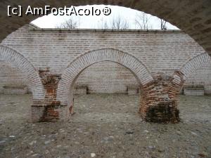 [P18] Arcade în beci și fragmente originale de zid - Mănăstirea Strehaia.  » foto by tata123 🔱
 - 
<span class="allrVoted glyphicon glyphicon-heart hidden" id="av1127411"></span>
<a class="m-l-10 hidden" id="sv1127411" onclick="voting_Foto_DelVot(,1127411,4896)" role="button">șterge vot <span class="glyphicon glyphicon-remove"></span></a>
<a id="v91127411" class=" c-red"  onclick="voting_Foto_SetVot(1127411)" role="button"><span class="glyphicon glyphicon-heart-empty"></span> <b>LIKE</b> = Votează poza</a> <img class="hidden"  id="f1127411W9" src="/imagini/loader.gif" border="0" /><span class="AjErrMes hidden" id="e1127411ErM"></span>
