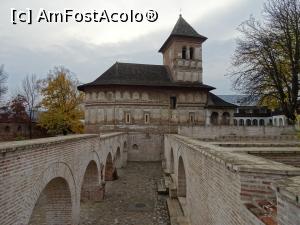 [P03] Biserica „Sf. Treime” și ruinele palatului domnesc.  » foto by tata123 🔱
 - 
<span class="allrVoted glyphicon glyphicon-heart hidden" id="av1127396"></span>
<a class="m-l-10 hidden" id="sv1127396" onclick="voting_Foto_DelVot(,1127396,4896)" role="button">șterge vot <span class="glyphicon glyphicon-remove"></span></a>
<a id="v91127396" class=" c-red"  onclick="voting_Foto_SetVot(1127396)" role="button"><span class="glyphicon glyphicon-heart-empty"></span> <b>LIKE</b> = Votează poza</a> <img class="hidden"  id="f1127396W9" src="/imagini/loader.gif" border="0" /><span class="AjErrMes hidden" id="e1127396ErM"></span>