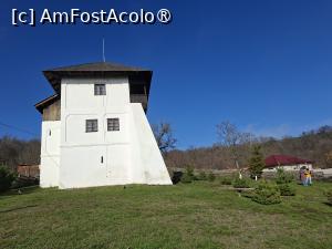 [P60] Cula Cernăteștilor, pozată din alt unghi pentru a pune în valoare contrafortul și camera ascunsă... » foto by mprofeanu
 - 
<span class="allrVoted glyphicon glyphicon-heart hidden" id="av1511145"></span>
<a class="m-l-10 hidden" id="sv1511145" onclick="voting_Foto_DelVot(,1511145,4898)" role="button">șterge vot <span class="glyphicon glyphicon-remove"></span></a>
<a id="v91511145" class=" c-red"  onclick="voting_Foto_SetVot(1511145)" role="button"><span class="glyphicon glyphicon-heart-empty"></span> <b>LIKE</b> = Votează poza</a> <img class="hidden"  id="f1511145W9" src="/imagini/loader.gif" border="0" /><span class="AjErrMes hidden" id="e1511145ErM"></span>