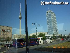 [P01] Berlin - Alexanderplatz şi Fernsehturm - Turnul de televiziune.  » foto by iulianic
 - 
<span class="allrVoted glyphicon glyphicon-heart hidden" id="av509555"></span>
<a class="m-l-10 hidden" id="sv509555" onclick="voting_Foto_DelVot(,509555,4900)" role="button">șterge vot <span class="glyphicon glyphicon-remove"></span></a>
<a id="v9509555" class=" c-red"  onclick="voting_Foto_SetVot(509555)" role="button"><span class="glyphicon glyphicon-heart-empty"></span> <b>LIKE</b> = Votează poza</a> <img class="hidden"  id="f509555W9" src="/imagini/loader.gif" border="0" /><span class="AjErrMes hidden" id="e509555ErM"></span>