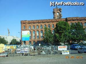 [P02] Berlin - Berliner Rathaus - Primăria şi şantierul.  » foto by iulianic
 - 
<span class="allrVoted glyphicon glyphicon-heart hidden" id="av509556"></span>
<a class="m-l-10 hidden" id="sv509556" onclick="voting_Foto_DelVot(,509556,4900)" role="button">șterge vot <span class="glyphicon glyphicon-remove"></span></a>
<a id="v9509556" class=" c-red"  onclick="voting_Foto_SetVot(509556)" role="button"><span class="glyphicon glyphicon-heart-empty"></span> <b>LIKE</b> = Votează poza</a> <img class="hidden"  id="f509556W9" src="/imagini/loader.gif" border="0" /><span class="AjErrMes hidden" id="e509556ErM"></span>