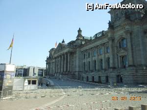 [P21] Berlin - Bundestag (Reichstag), faţada şi steagurile ţării.  » foto by iulianic
 - 
<span class="allrVoted glyphicon glyphicon-heart hidden" id="av509575"></span>
<a class="m-l-10 hidden" id="sv509575" onclick="voting_Foto_DelVot(,509575,4900)" role="button">șterge vot <span class="glyphicon glyphicon-remove"></span></a>
<a id="v9509575" class=" c-red"  onclick="voting_Foto_SetVot(509575)" role="button"><span class="glyphicon glyphicon-heart-empty"></span> <b>LIKE</b> = Votează poza</a> <img class="hidden"  id="f509575W9" src="/imagini/loader.gif" border="0" /><span class="AjErrMes hidden" id="e509575ErM"></span>