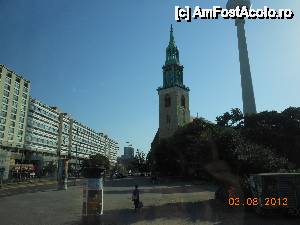 [P07] Berlin - Marienkirche, turnul clopotniţă şi parţial Turnul televiziunii.  » foto by iulianic
 - 
<span class="allrVoted glyphicon glyphicon-heart hidden" id="av509561"></span>
<a class="m-l-10 hidden" id="sv509561" onclick="voting_Foto_DelVot(,509561,4900)" role="button">șterge vot <span class="glyphicon glyphicon-remove"></span></a>
<a id="v9509561" class=" c-red"  onclick="voting_Foto_SetVot(509561)" role="button"><span class="glyphicon glyphicon-heart-empty"></span> <b>LIKE</b> = Votează poza</a> <img class="hidden"  id="f509561W9" src="/imagini/loader.gif" border="0" /><span class="AjErrMes hidden" id="e509561ErM"></span>