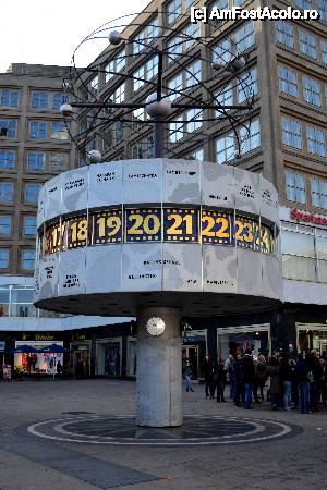 [P05] Alexanderplatz - Weltzeituhr (Ceasul/orologiul mondial)  » foto by MCM
 - 
<span class="allrVoted glyphicon glyphicon-heart hidden" id="av478835"></span>
<a class="m-l-10 hidden" id="sv478835" onclick="voting_Foto_DelVot(,478835,4900)" role="button">șterge vot <span class="glyphicon glyphicon-remove"></span></a>
<a id="v9478835" class=" c-red"  onclick="voting_Foto_SetVot(478835)" role="button"><span class="glyphicon glyphicon-heart-empty"></span> <b>LIKE</b> = Votează poza</a> <img class="hidden"  id="f478835W9" src="/imagini/loader.gif" border="0" /><span class="AjErrMes hidden" id="e478835ErM"></span>