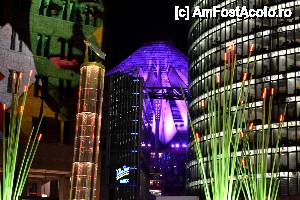 [P09] Sony Center, cu oleaca de mov, vazut din Potsdamer Platz » foto by MCM
 - 
<span class="allrVoted glyphicon glyphicon-heart hidden" id="av478864"></span>
<a class="m-l-10 hidden" id="sv478864" onclick="voting_Foto_DelVot(,478864,4900)" role="button">șterge vot <span class="glyphicon glyphicon-remove"></span></a>
<a id="v9478864" class=" c-red"  onclick="voting_Foto_SetVot(478864)" role="button"><span class="glyphicon glyphicon-heart-empty"></span> <b>LIKE</b> = Votează poza</a> <img class="hidden"  id="f478864W9" src="/imagini/loader.gif" border="0" /><span class="AjErrMes hidden" id="e478864ErM"></span>