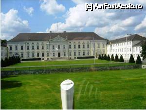 [P33] Castelul Bellevue, resedinta presedintelui Germaniei » foto by iccata
 - 
<span class="allrVoted glyphicon glyphicon-heart hidden" id="av452392"></span>
<a class="m-l-10 hidden" id="sv452392" onclick="voting_Foto_DelVot(,452392,4900)" role="button">șterge vot <span class="glyphicon glyphicon-remove"></span></a>
<a id="v9452392" class=" c-red"  onclick="voting_Foto_SetVot(452392)" role="button"><span class="glyphicon glyphicon-heart-empty"></span> <b>LIKE</b> = Votează poza</a> <img class="hidden"  id="f452392W9" src="/imagini/loader.gif" border="0" /><span class="AjErrMes hidden" id="e452392ErM"></span>