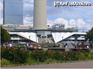 [P40] Baza turnului de televiziune din Berlin » foto by iccata
 - 
<span class="allrVoted glyphicon glyphicon-heart hidden" id="av452399"></span>
<a class="m-l-10 hidden" id="sv452399" onclick="voting_Foto_DelVot(,452399,4900)" role="button">șterge vot <span class="glyphicon glyphicon-remove"></span></a>
<a id="v9452399" class=" c-red"  onclick="voting_Foto_SetVot(452399)" role="button"><span class="glyphicon glyphicon-heart-empty"></span> <b>LIKE</b> = Votează poza</a> <img class="hidden"  id="f452399W9" src="/imagini/loader.gif" border="0" /><span class="AjErrMes hidden" id="e452399ErM"></span>